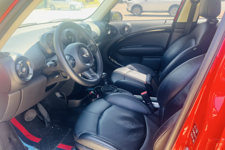 MINI Countryman 2016款 1.6T COOPER ALL4 Excitement装备控局部细节19