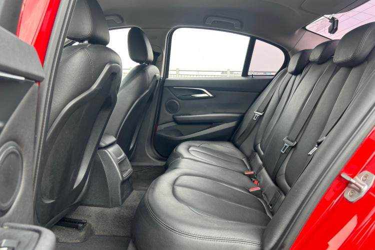 宝马1系 2018款 118i 时尚型中控内饰7004