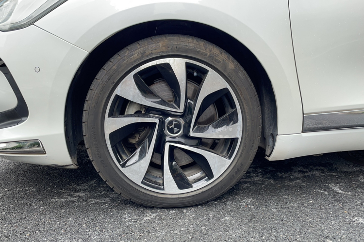 DS 5 2015款 1.8T 尊享版THP200车身外观6007