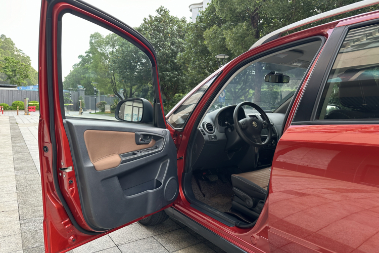 铃木 天语 SX4 2013款 1.6L 自动酷锐型中控内饰7003