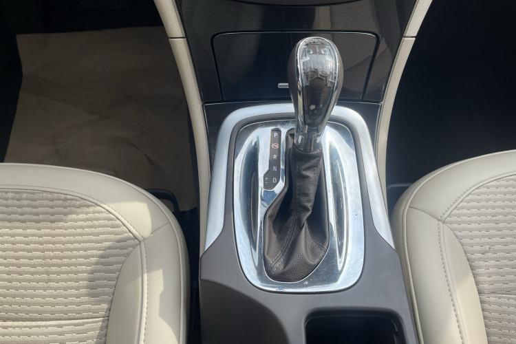 别克 君威 2015款 2.0L 领先时尚型中控内饰18