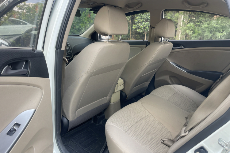 现代 瑞纳 2014款 1.4L 自动智能型GLS中控内饰7004