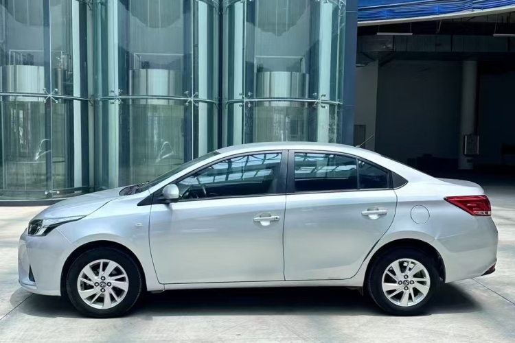 丰田 YARiS L 致享 2017款 1.5E CVT魅动版车身外观4