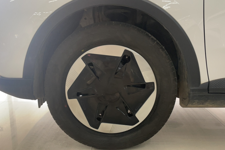 吉利几何E萤火虫 2024款 301km 流光车身外观6007