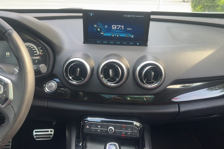 魏牌 VV7 2017款 2.0T 旗舰型中控内饰16