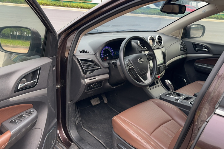 比亚迪S7 2015款 2.0T 升级版 自动尊贵型中控内饰20