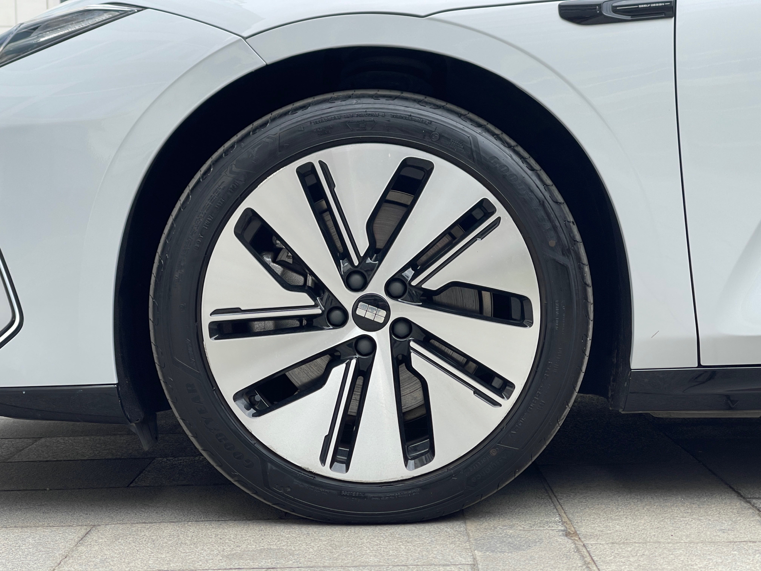 吉利银河 银河E8 2024款 665km 后驱星舰 远航版