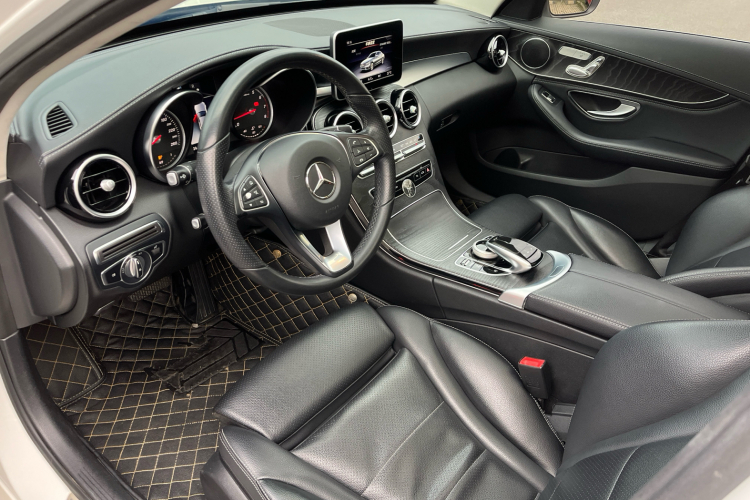 奔驰C级 2018款 C 200 L 运动版中控内饰7003