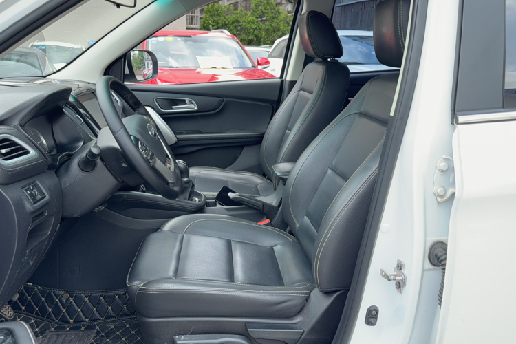 SWM斯威汽车 SWM斯威X7 2016款 1.5T 手动豪华型 7座中控内饰19