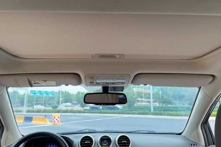 比亚迪S7 2015款 2.0T 升级版 自动尊贵型中控内饰22