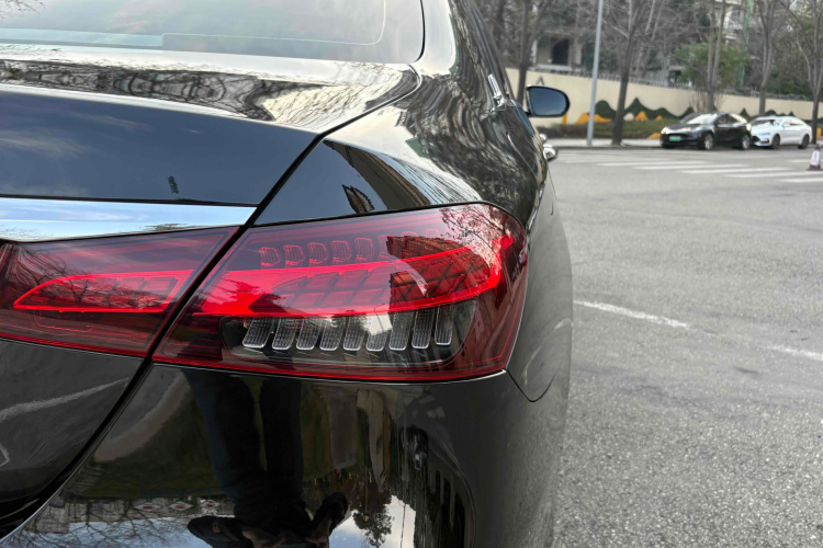 奔驰E级 2022款 改款三 E 300 L 运动豪华型车身外观6006