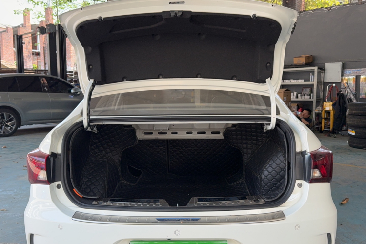 广汽传祺 传祺GA4 2018款 150N 自动豪华版机舱底盘23