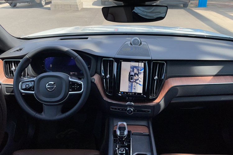 沃尔沃XC60新能源 2024款 T8 插电混动 长续航四驱智雅豪华版中控内饰7002