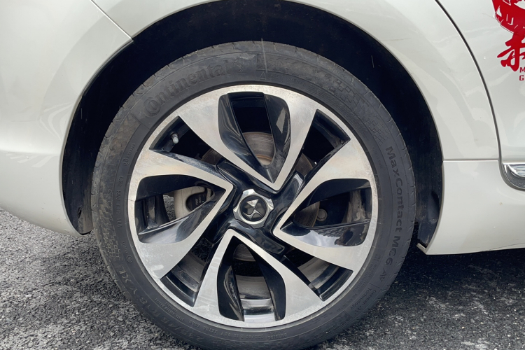 DS 5 2015款 1.8T 尊享版THP200车身外观6008