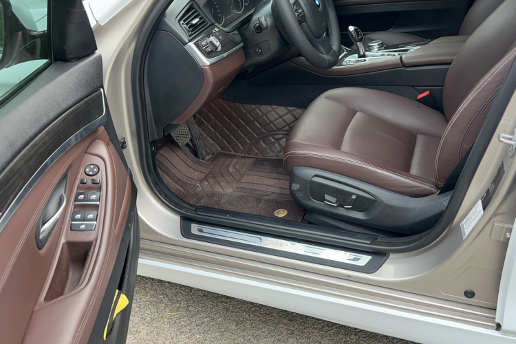 宝马5系 2014款 525Li 豪华设计套装中控内饰7003