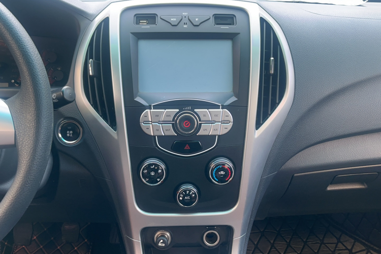 比亚迪F3 2015款 节能版 1.5L 手动舒适型中控内饰16