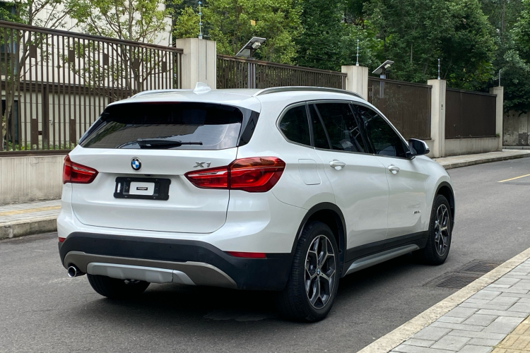 宝马X1 2018款 sDrive18Li 尊享型车身外观7