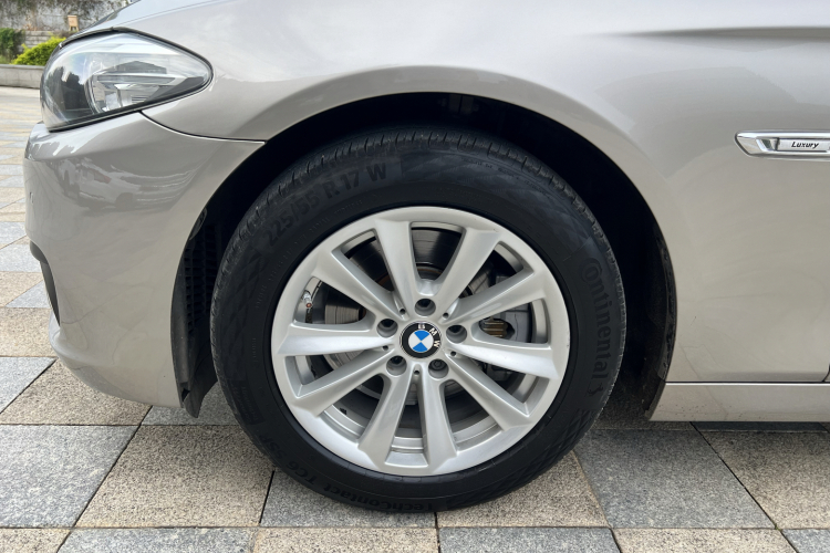 宝马5系 2014款 520Li 典雅型车身外观35