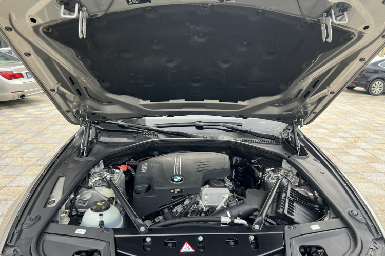 宝马5系 2014款 520Li 典雅型机舱底盘24