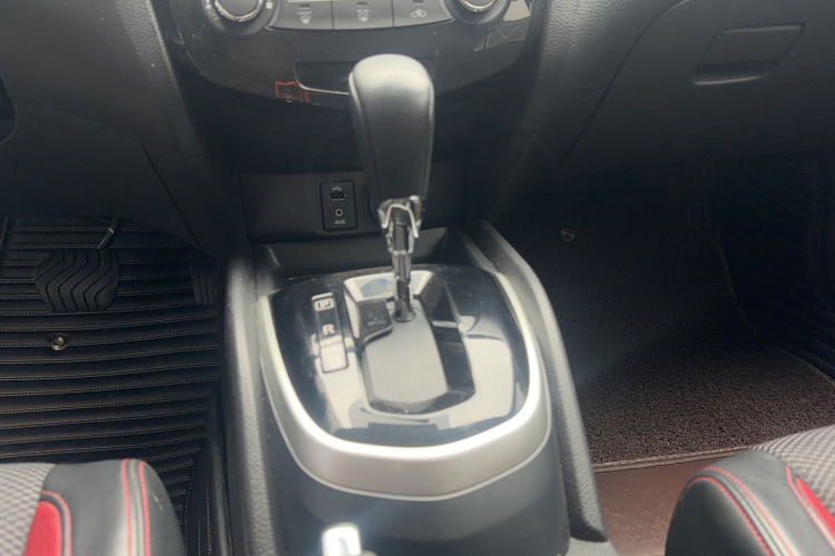 日产 逍客 2017款 2.0L CVT豪华版 国V中控内饰18