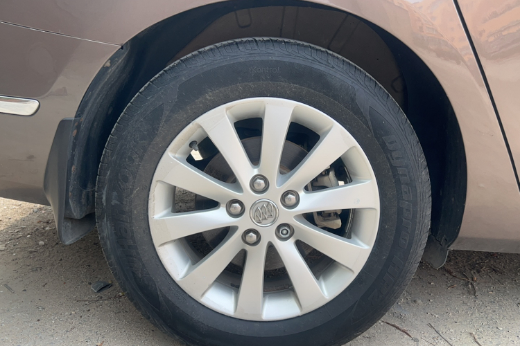 别克GL8 2013款 2.4L CT豪华商务舒适版车身外观6008