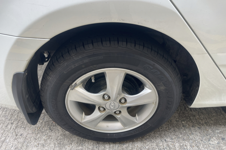 现代 瑞纳 2014款 1.4L 自动智能型GLS车身外观6008