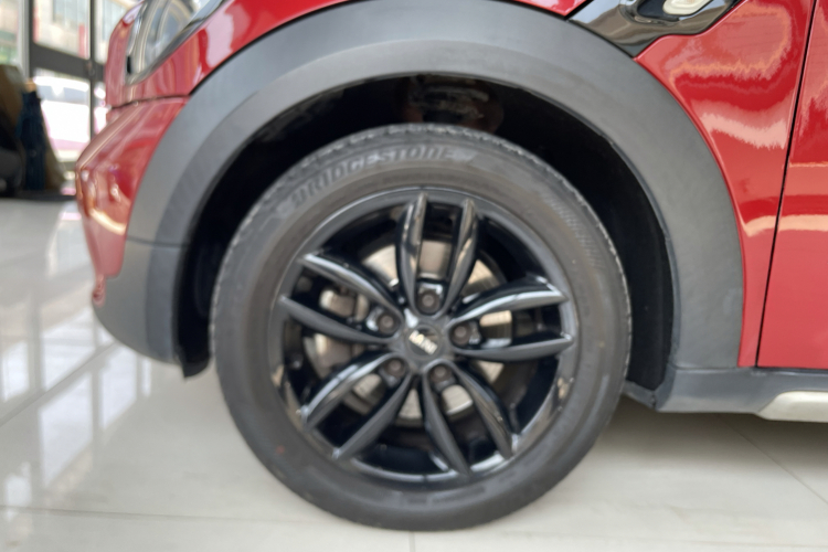 MINI Countryman 2016款 1.6T COOPER ALL4 Fun装备控车身外观35