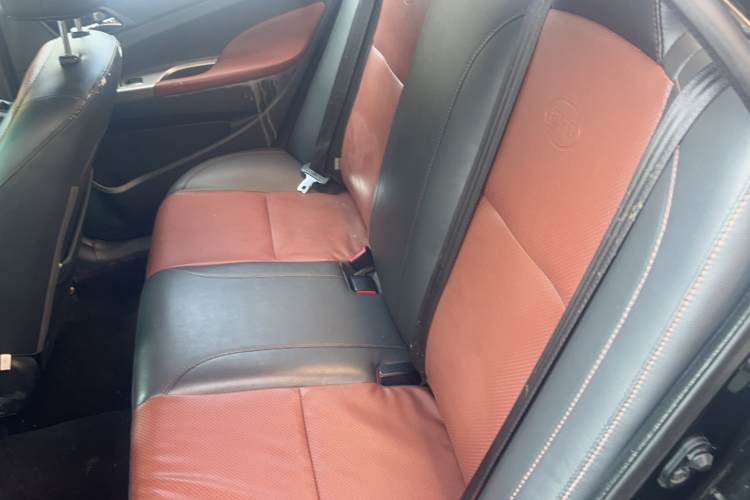 比亚迪F3 2015款 节能版 1.5L 手动舒适型中控内饰21