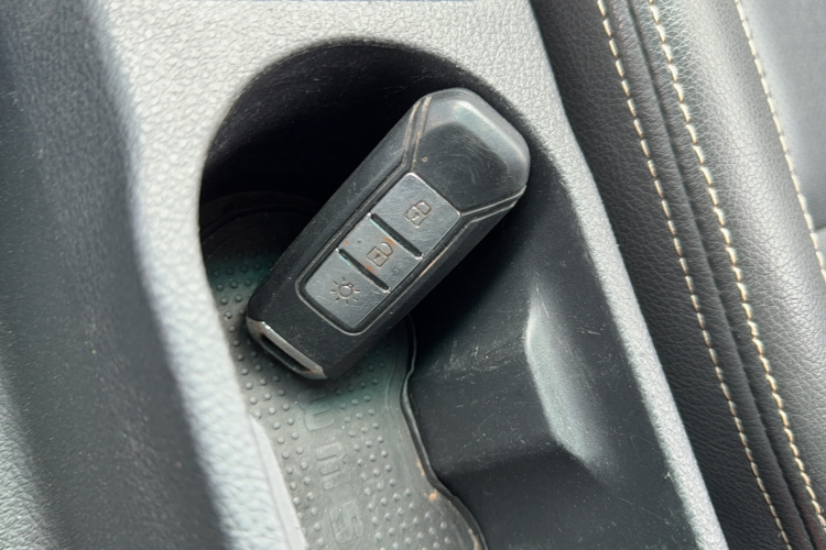 SWM斯威汽车 SWM斯威X7 2016款 1.5T 手动豪华型 7座中控内饰11