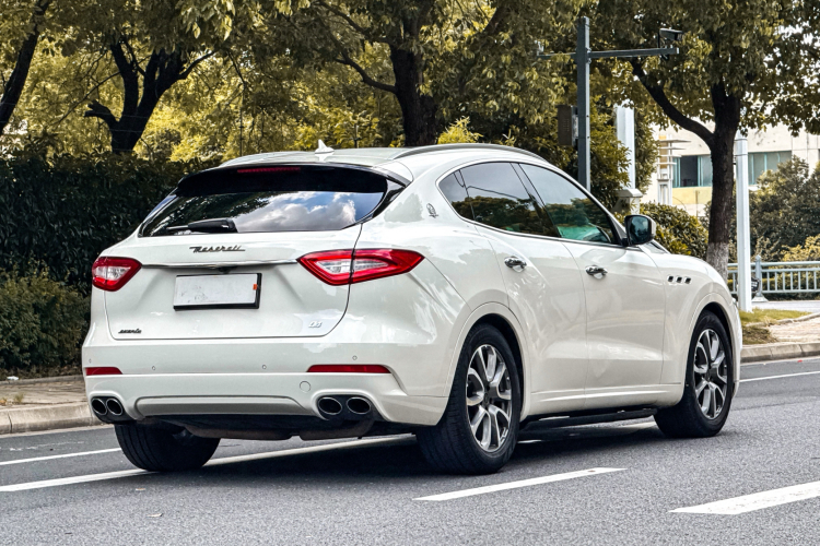 玛莎拉蒂 Levante 2016款 3.0T 标准型车身外观7