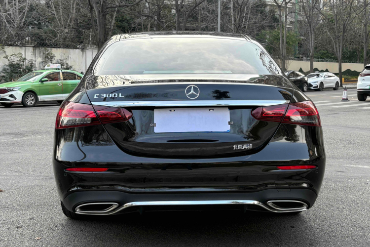 奔驰E级 2022款 改款三 E 300 L 运动豪华型车身外观6004