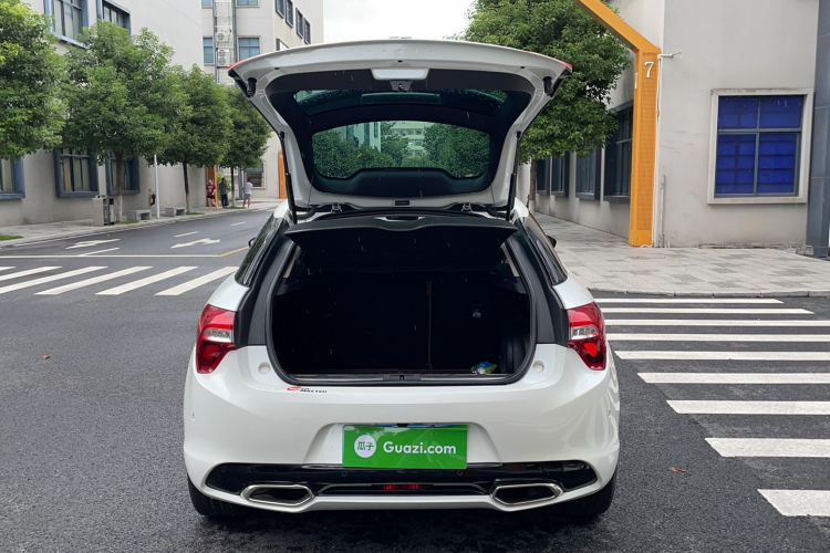 DS 5 2015款 1.8T 尊享版THP200局部细节23