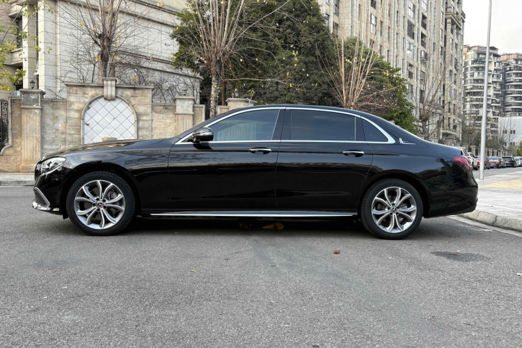 奔驰E级 2022款 改款三 E 300 L 运动豪华型车身外观6003