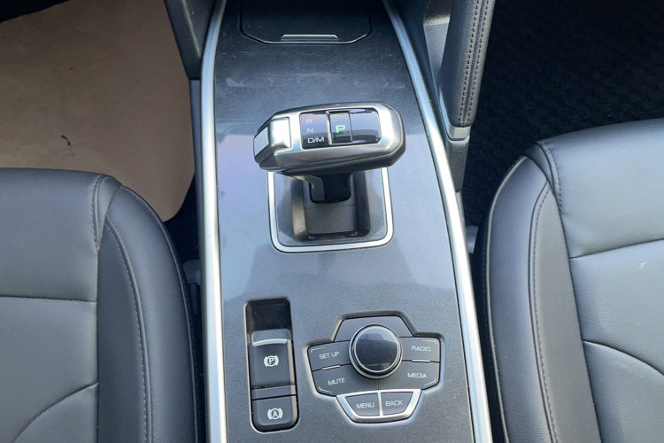 哈弗H6 2018款 蓝标 运动版 1.5T 自动两驱精英型中控内饰18