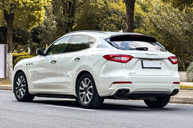 玛莎拉蒂 Levante 2016款 3.0T 标准型车身外观4