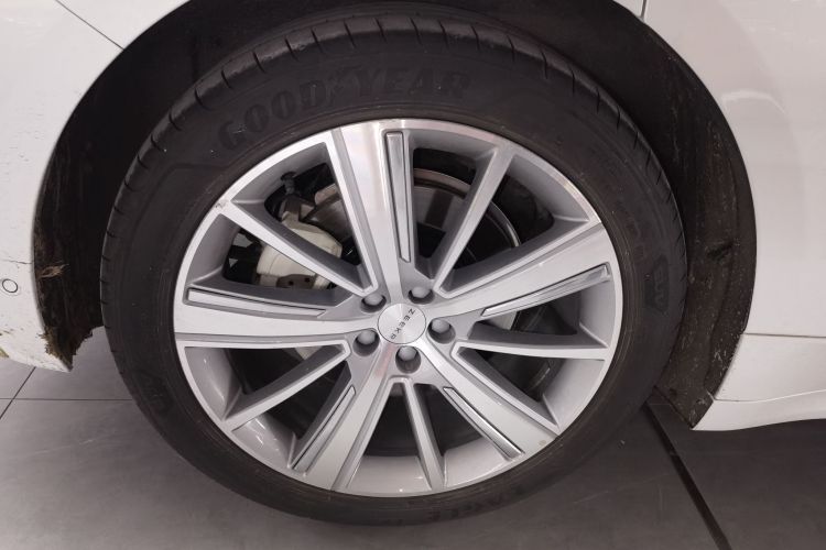 极氪001 2023款 WE版 100kWh车身外观6008