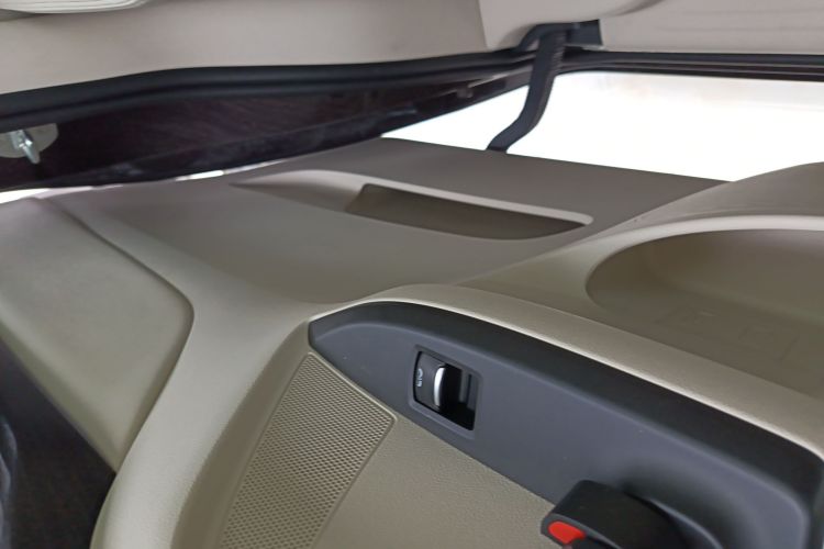 别克GL8 2021款 Avenir艾维亚 六座贤礼版中控内饰45