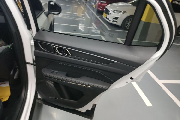 领克01 2023款 1.5TD EM-F PM中控内饰7006