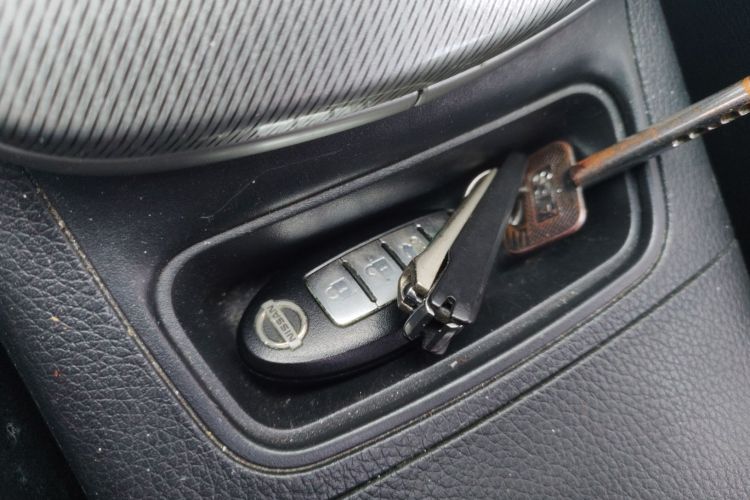 日产 轩逸 2014款 1.6XV CVT尊享版中控内饰11