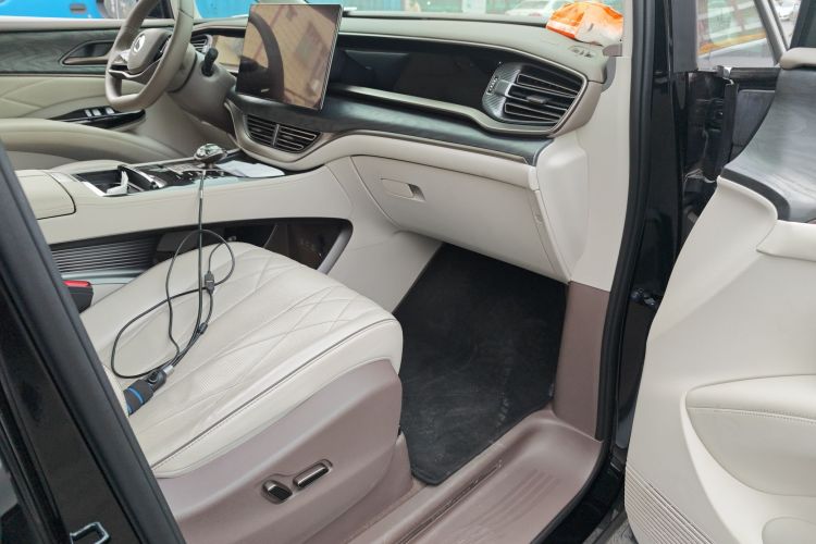 腾势D9 2022款 DM-i 1040 尊贵型局部细节9005