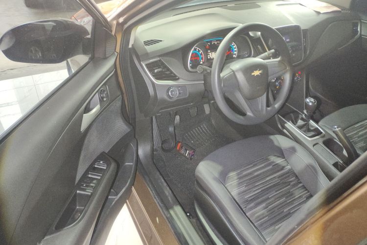 雪佛兰 科沃兹 2016款 1.5L 手动欣享版中控内饰20