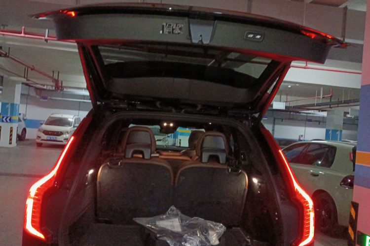 沃尔沃XC90新能源 2021款 E驱混动 T8 智尊豪华版 7座机舱底盘23