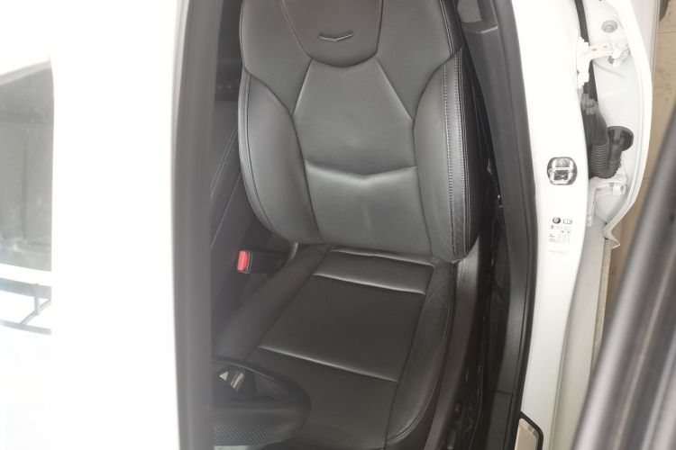 凯迪拉克CT5 2022款 28T 豪华型（标准版）中控内饰19