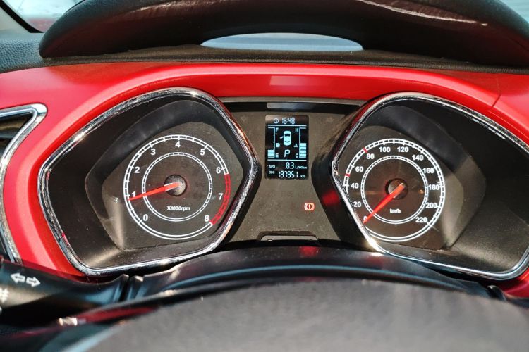 江汽集团 瑞风S2 2015款 1.5L CVT豪华智能型中控内饰14