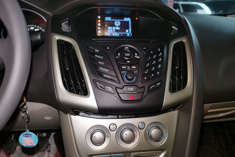 福特 福克斯 2012款 三厢 1.6L 手动舒适型中控内饰16