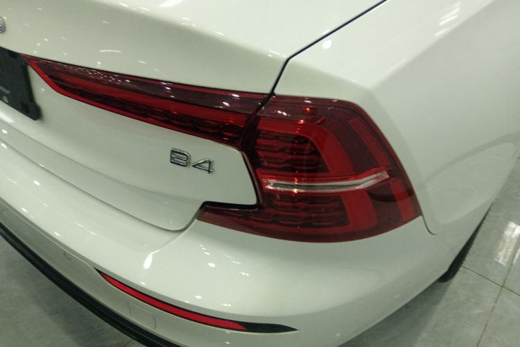 沃尔沃S60 2024款 B4 智远豪华版车身外观6006