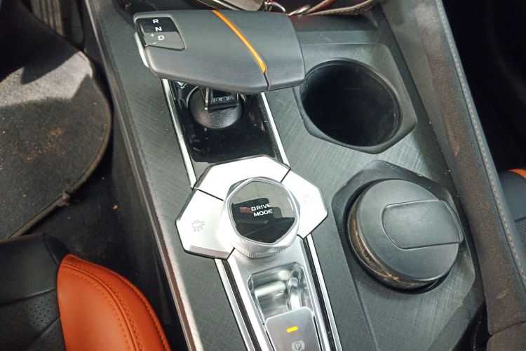 长安UNI-V 2024款 1.5T 尊贵运动型中控内饰18