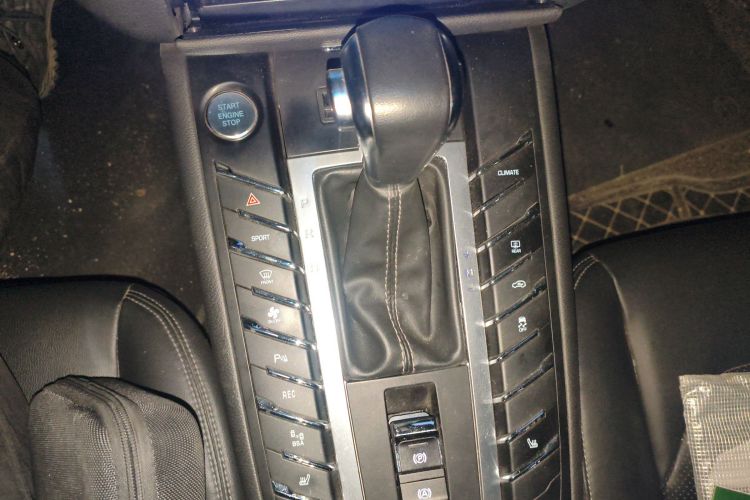 众泰SR9 2017款 2.0T 自动极致之梦版中控内饰18