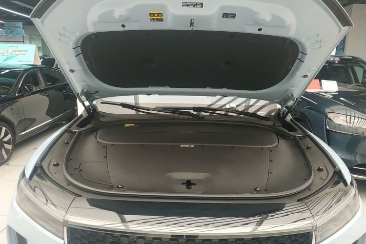 理想汽车 理想ONE 2020款 增程6座版机舱底盘24