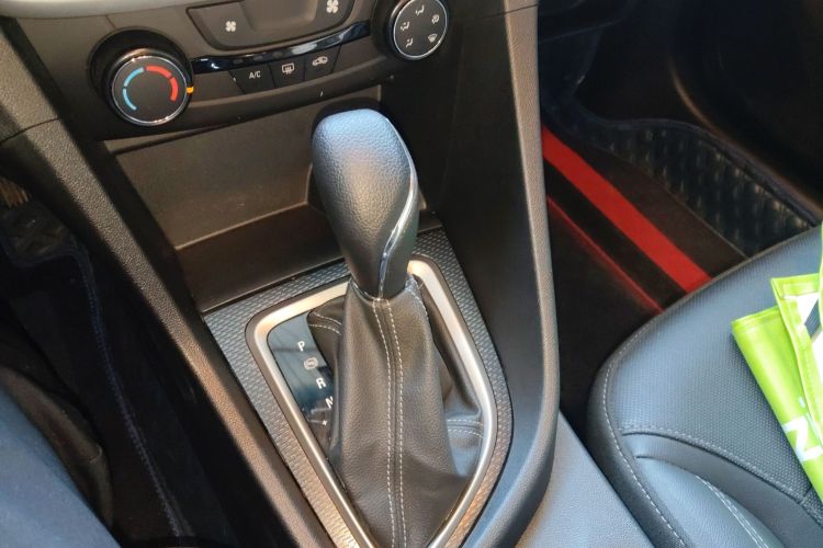 别克 英朗 2021款 改款 典范 1.5L 自动精英型中控内饰18